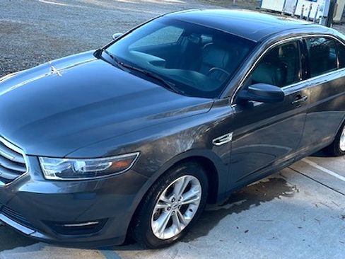 Used 2017 Ford Taurus SEL image 6