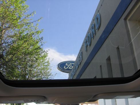 Used 2023 Ford Edge Titanium image 9