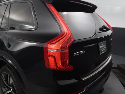 Used 2020 Volvo XC90 T6 R-Design image 14