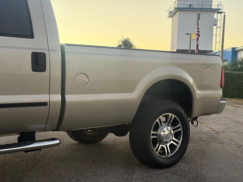 Used 2010 Ford F350 Lariat image 29