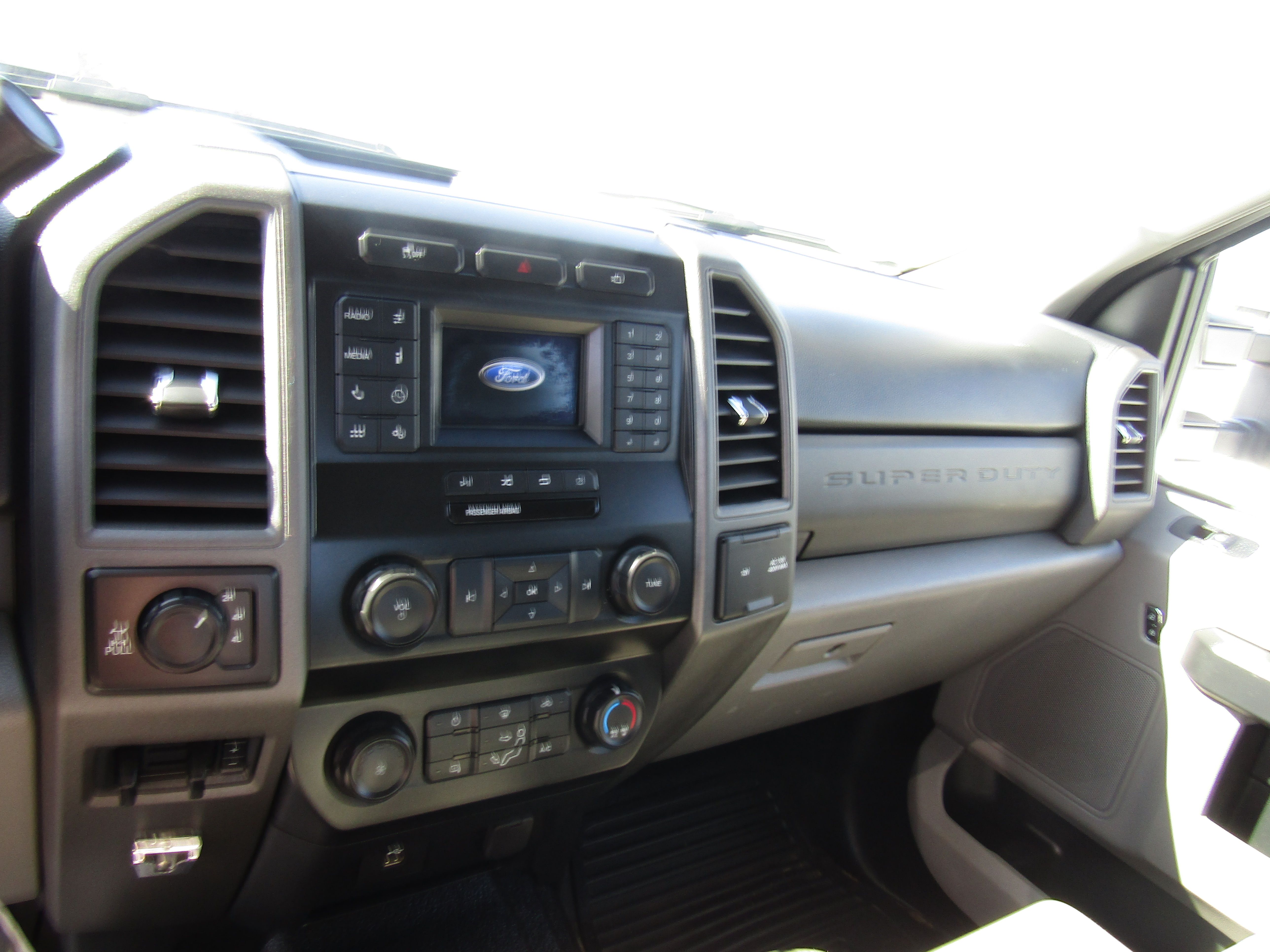 Used 2020 Ford F250 AWD/4WD image 3