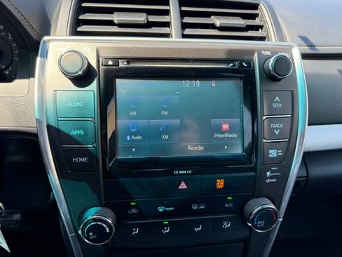 Used 2017 Toyota Camry SE image 9