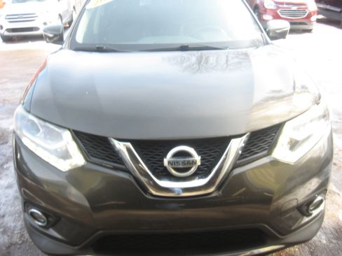 Used 2014 Nissan Rogue SV image 2