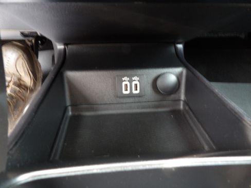 Used 2019 Ford Fusion SE FWD image 12