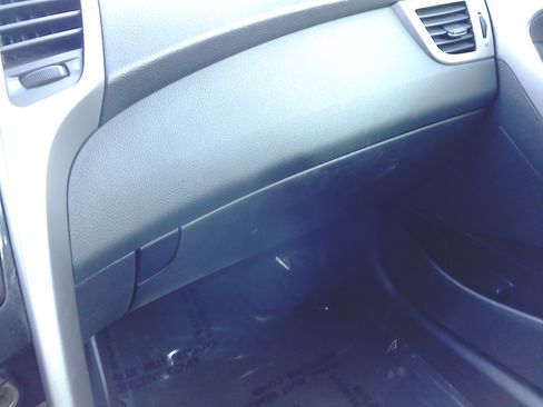 Used 2017 Hyundai Elantra GT image 16