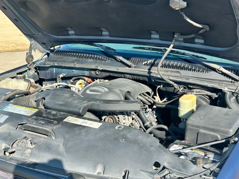 Used 2001 Chevrolet Suburban 2WD image 15