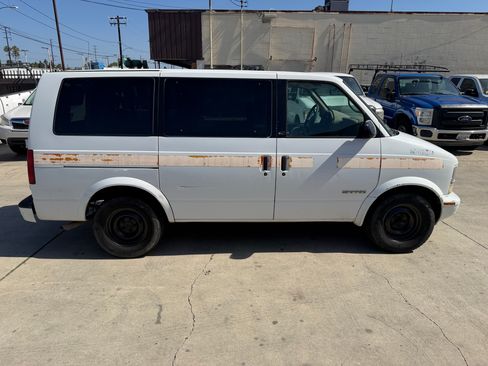 Used 2000 GMC Safari Passenger RWD image 6
