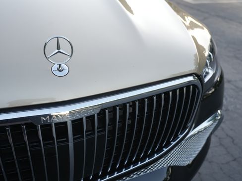 Used 2023 Mercedes-Benz Maybach GLS 600 image 4