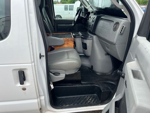 Used 2011 Ford E-250 and Econoline 250 RWD image 5