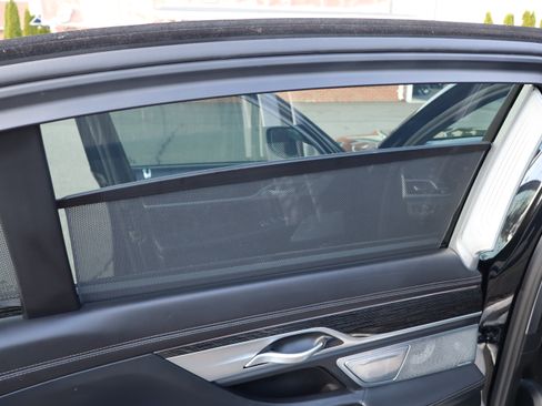 Used 2021 BMW 750i xDrive image 42