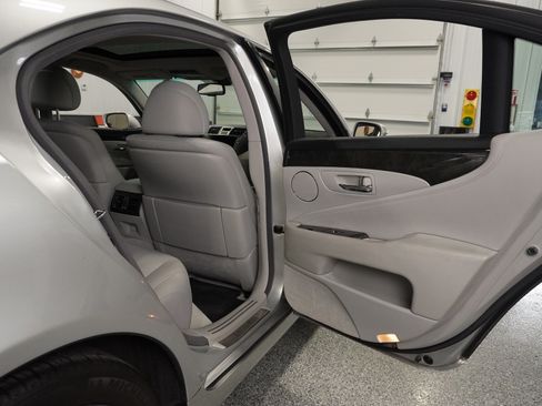 Used 2011 Lexus LS 460 Luxury RWD image 26