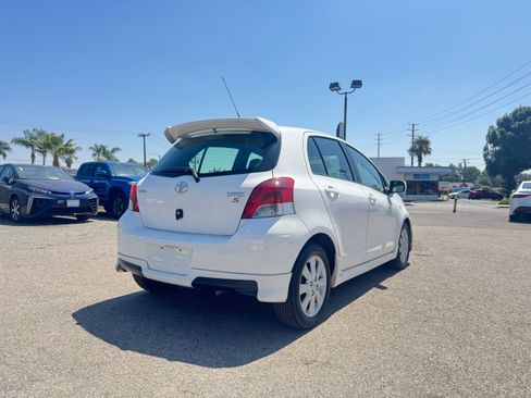 Used 2009 Toyota Yaris 4-Door Hatchback FWD image 8
