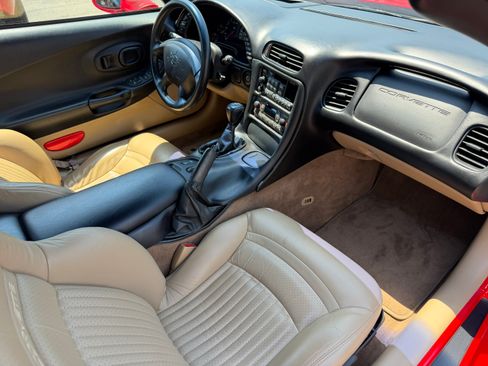Used 1999 Chevrolet Corvette Convertible RWD image 16