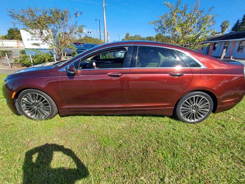 Used 2015 Lincoln MKZ image 1