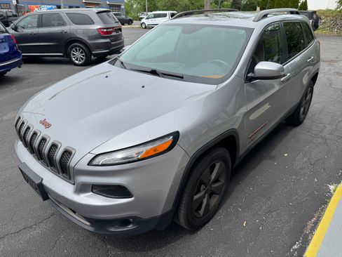 Used 2016 Jeep Cherokee 4WD 75th Anniversary image 3