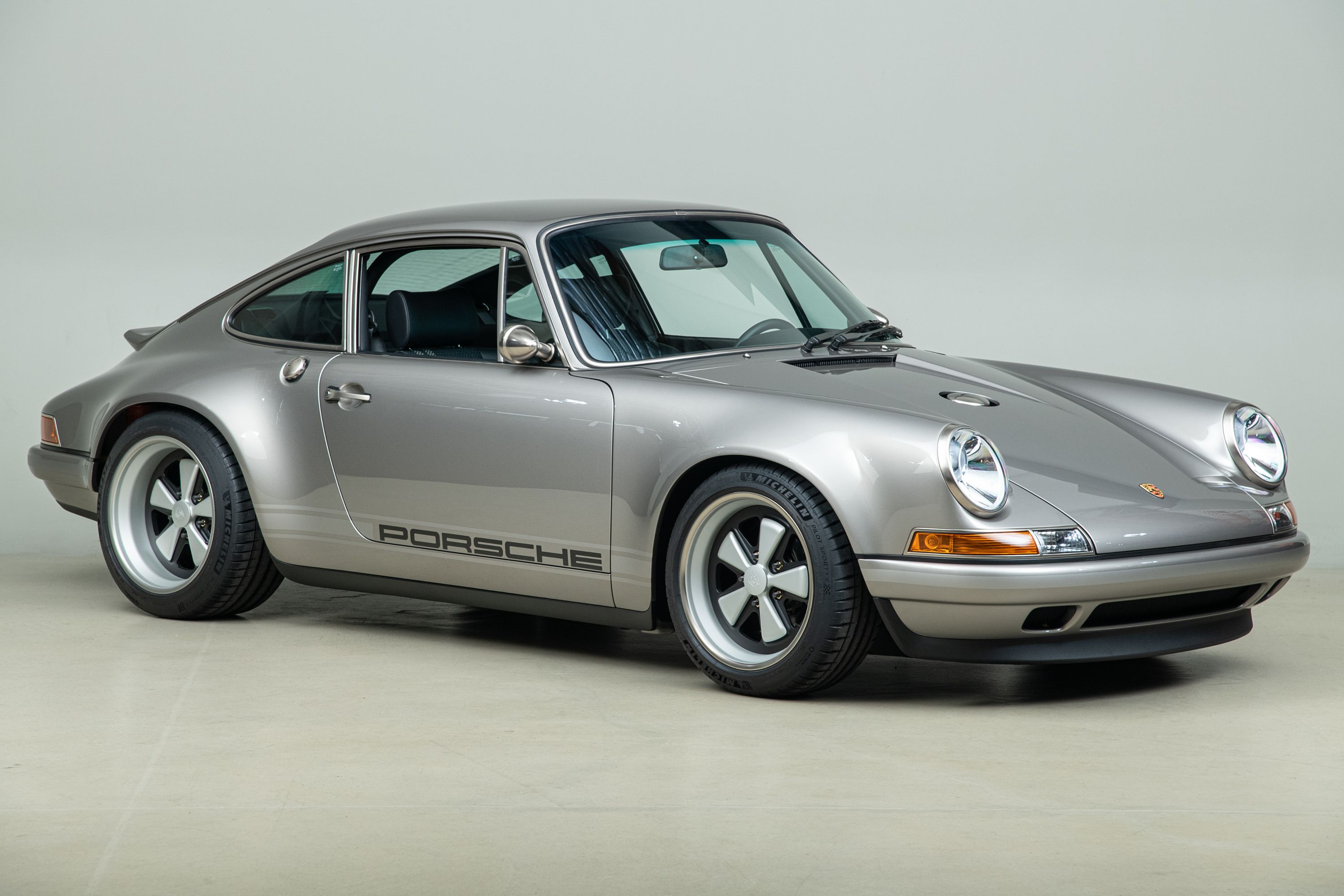 Used 1989 Porsche 911 Carrera RWD image 11