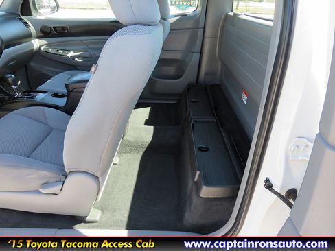 Used 2015 Toyota Tacoma image 8