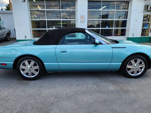 Used 2002 Ford Thunderbird Deluxe RWD image 10