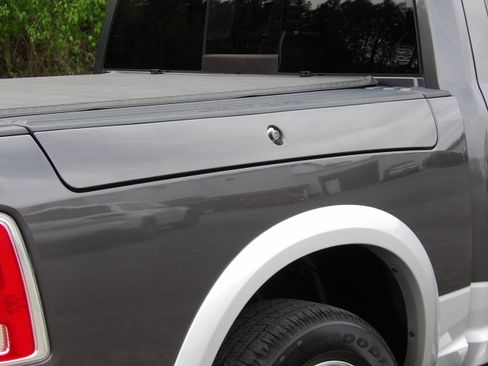 Used 2017 RAM 1500 Laramie image 13