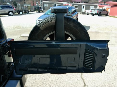 Used 2017 Jeep Wrangler Unlimited Sport S image 32