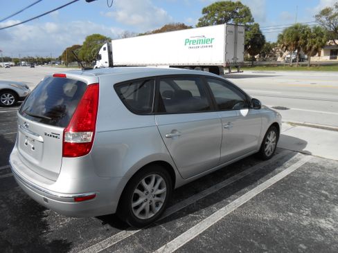 Used 2009 Hyundai Elantra Touring image 4