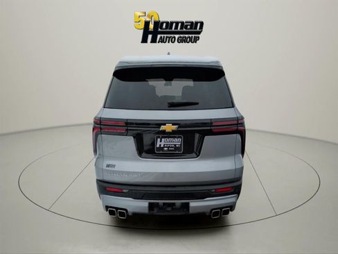 Used 2025 Chevrolet Traverse LT image 4