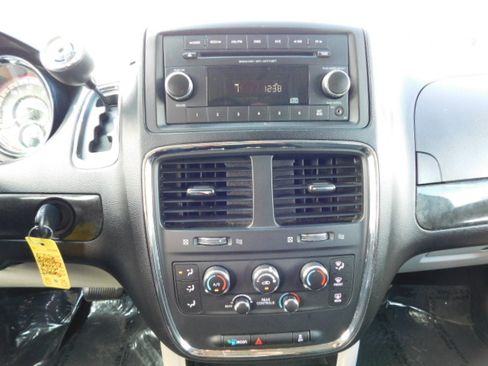 Used 2014 Dodge Grand Caravan SE image 15