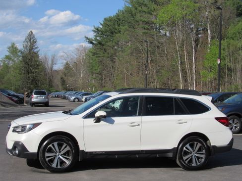 Used 2018 Subaru Outback 2.5i Limited AWD/4WD image 3