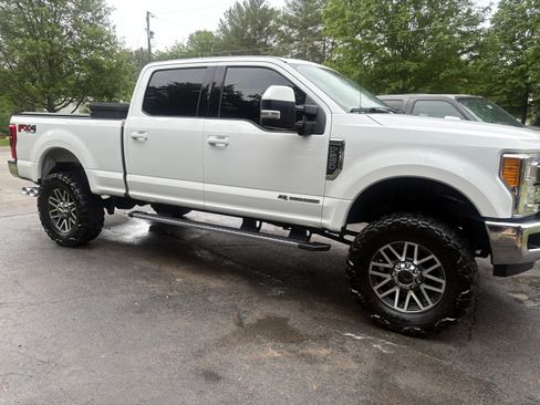 Used 2017 Ford F250 4x4 Crew Cab Super Duty image 2