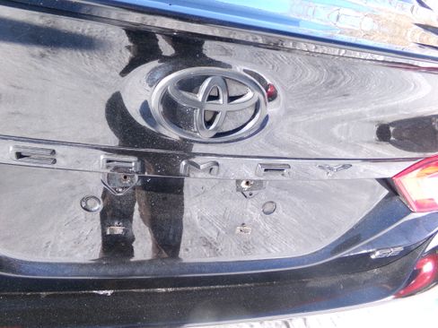 Used 2019 Toyota Camry SE image 7