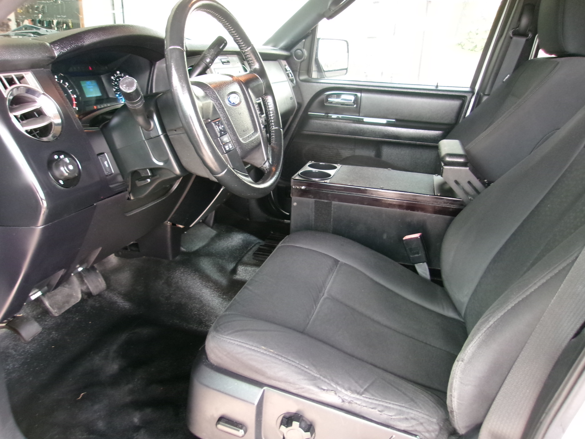 Used 2017 Ford Expedition 4WD XL image 4