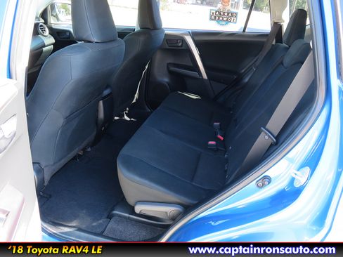 Used 2018 Toyota RAV4 LE image 9