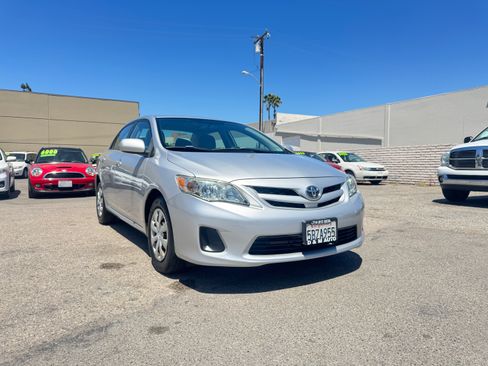 Used 2011 Toyota Corolla LE FWD image 12