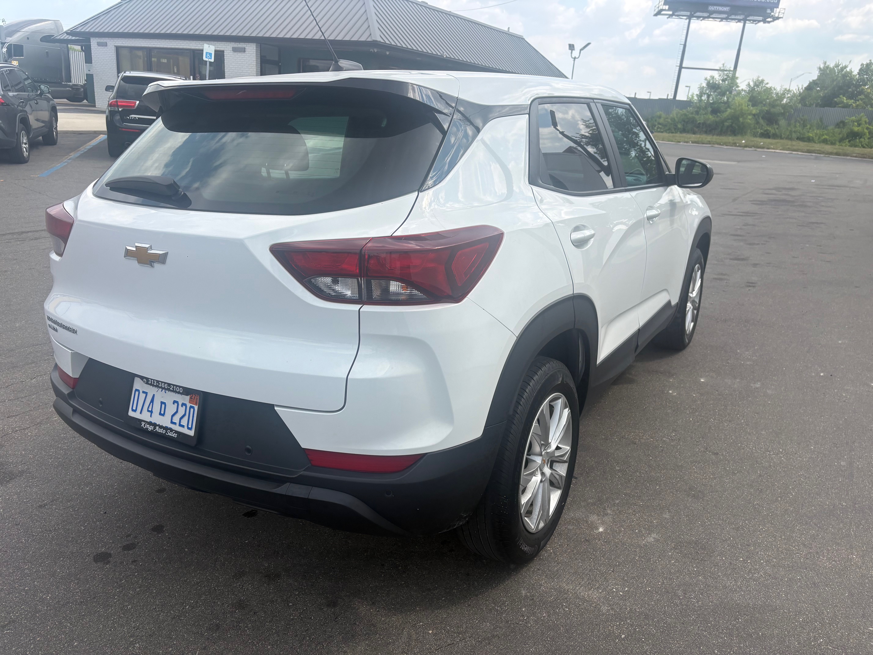 Used 2021 Chevrolet TrailBlazer AWD LS image 4