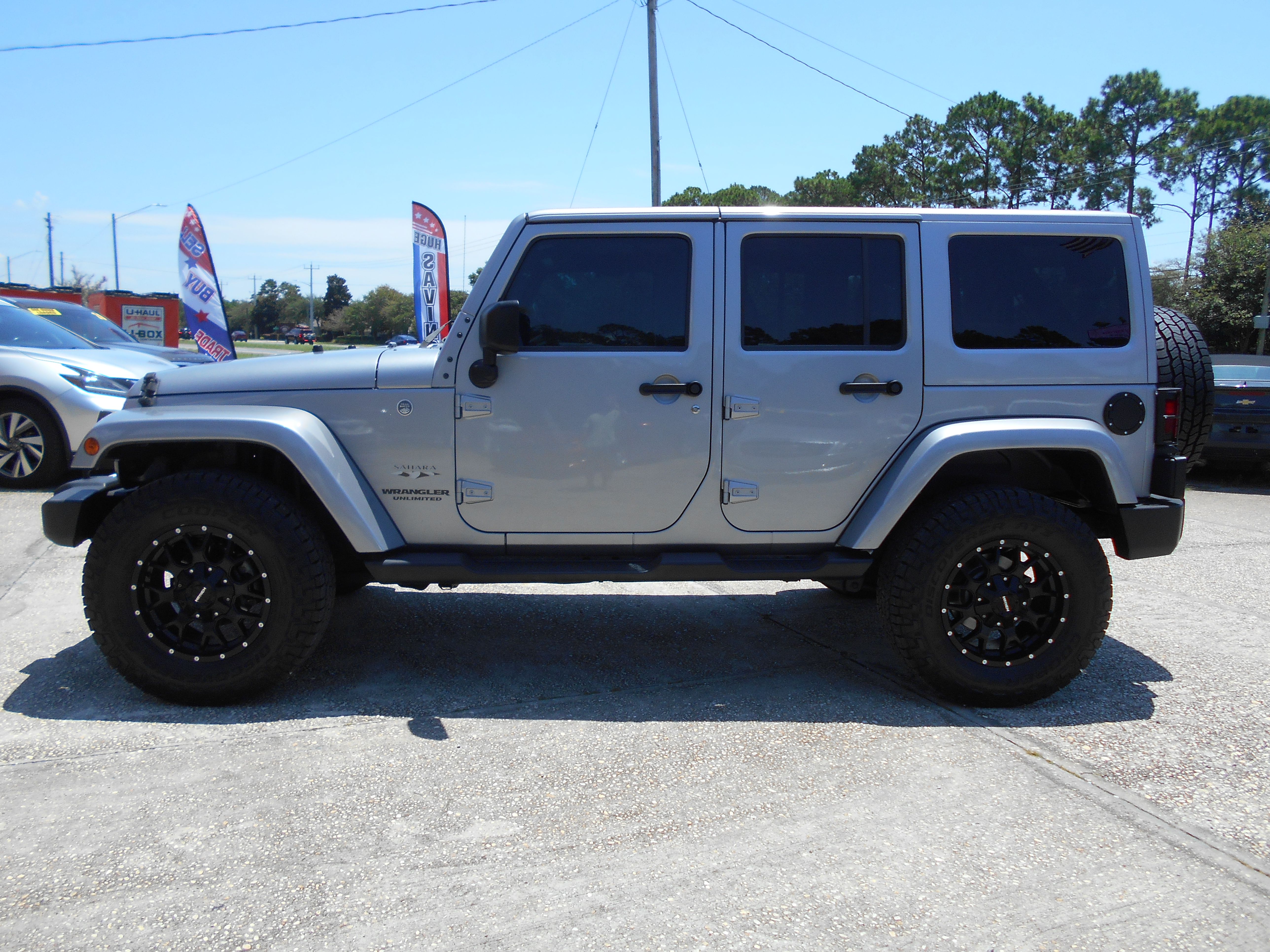 Used 2016 Jeep Wrangler Unlimited Sahara AWD/4WD image 4