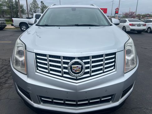 Used 2016 Cadillac SRX Luxury image 2