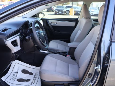 Used 2015 Toyota Corolla LE image 12