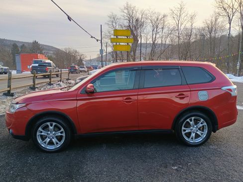 Used 2015 Mitsubishi Outlander SE image 8