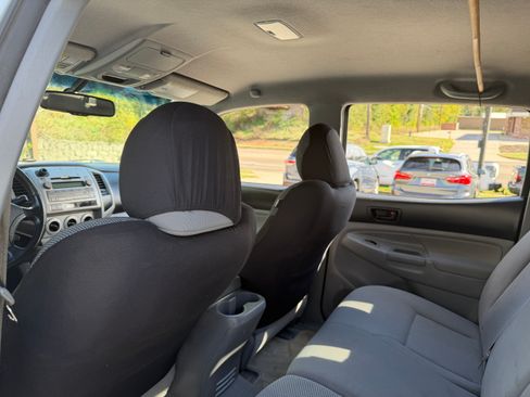 Used 2011 Toyota Tacoma PreRunner image 17