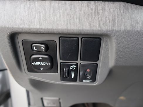 Used 2011 Toyota Prius Three image 19