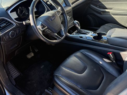 Used 2017 Ford Edge Titanium image 3