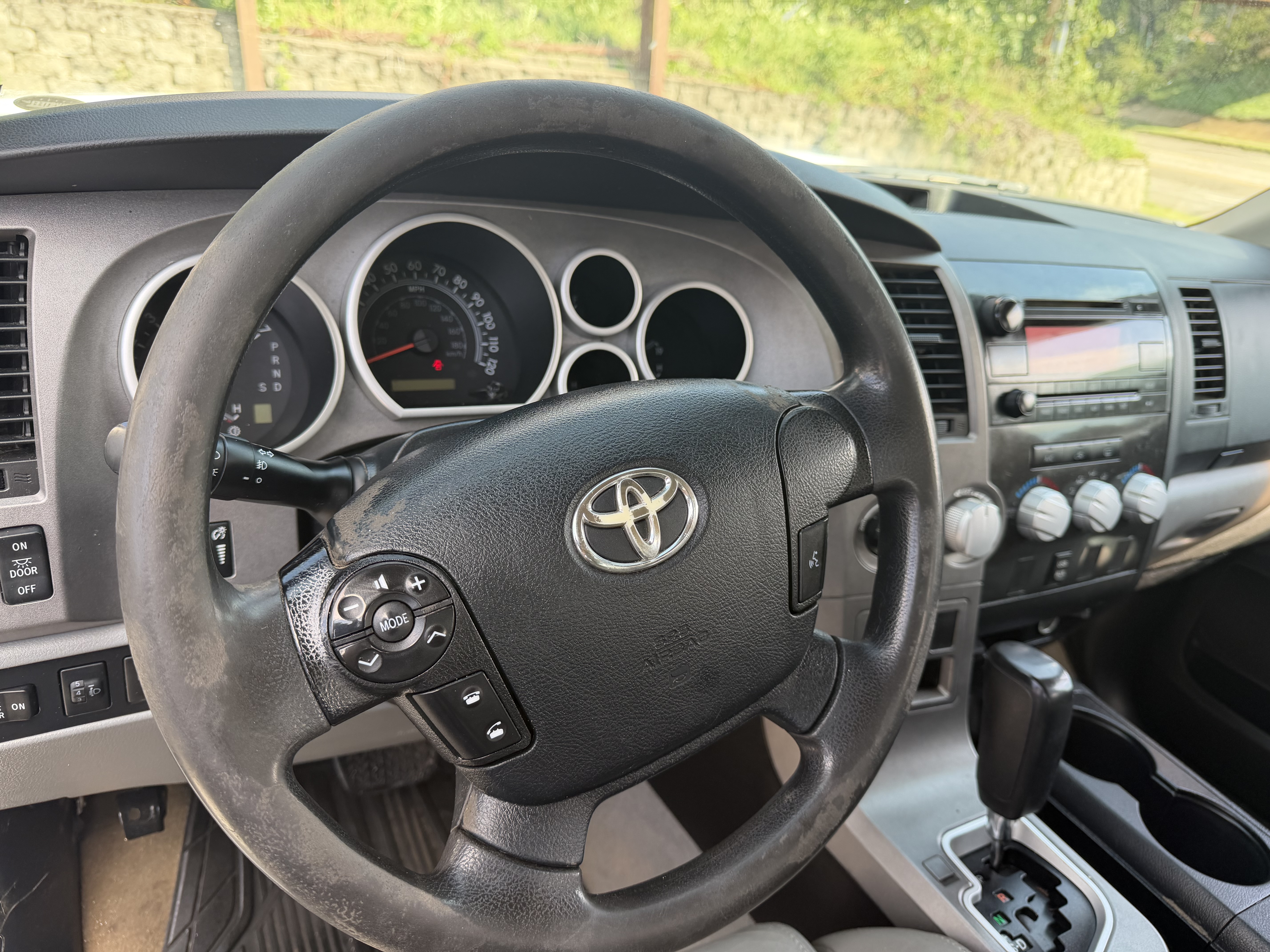 Used 2011 Toyota Tundra 4x4 CrewMax image 16