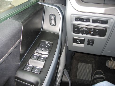 Used 2022 Ford F150 XLT image 13