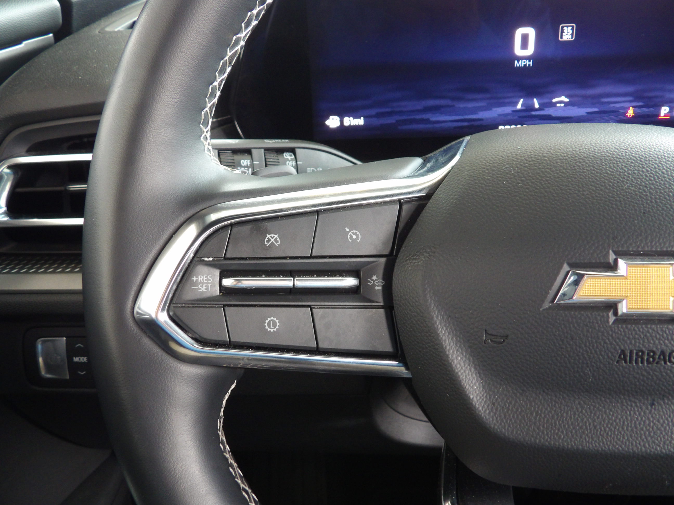 Used 2026 Chevrolet Traverse FWD LT image 23