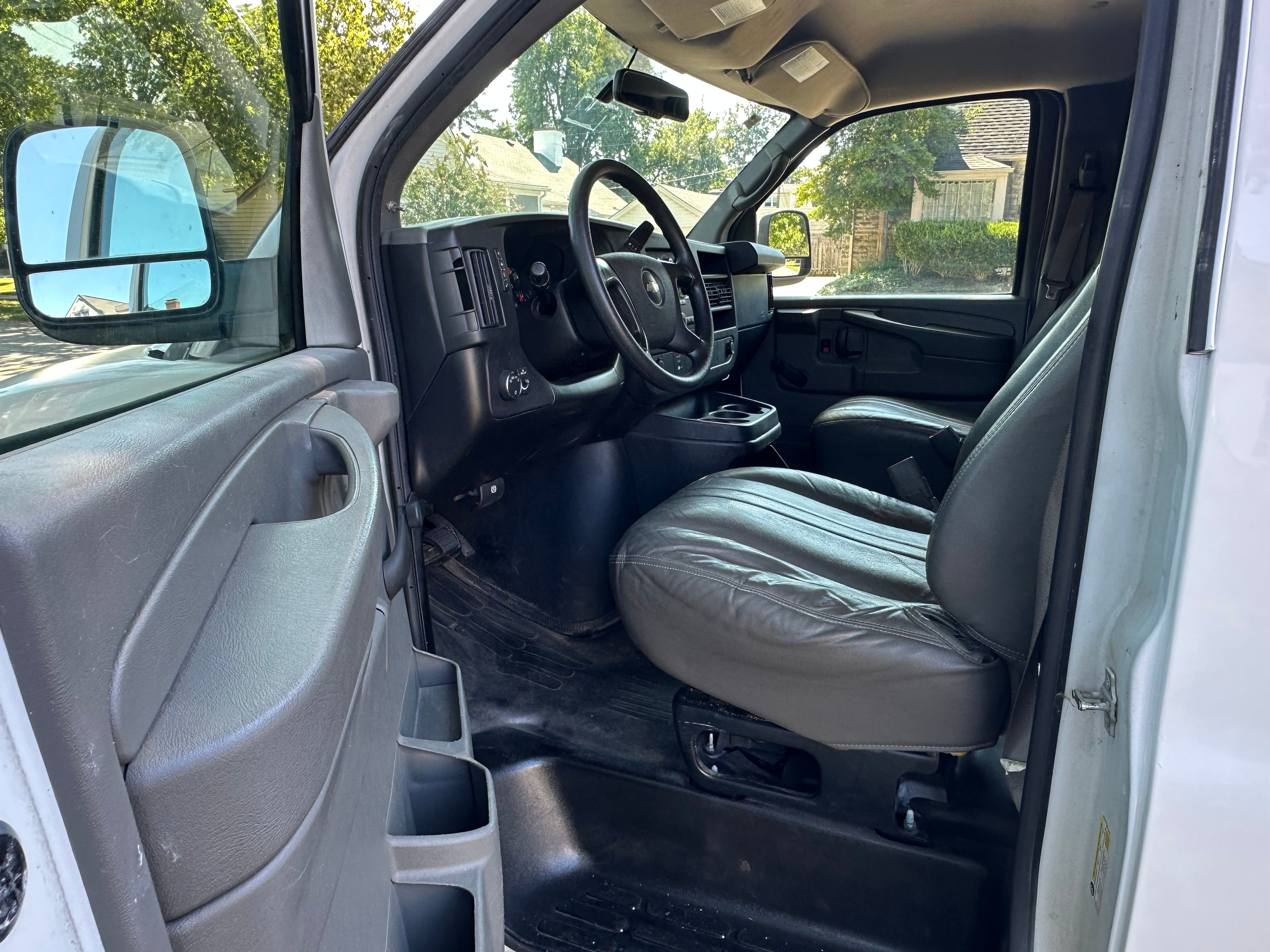 Used 2010 Chevrolet Express 2500 RWD image 6