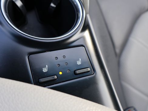 Used 2018 Toyota Camry XLE image 29