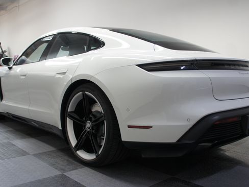 Used 2020 Porsche Taycan Turbo image 10