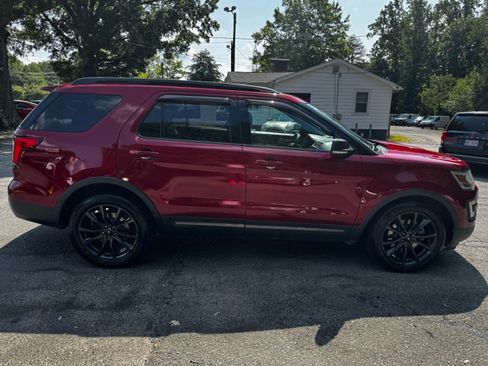 Used 2017 Ford Explorer FWD XLT image 6