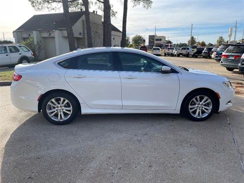 Used 2016 Chrysler 200 Limited image 4