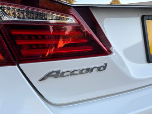 Used 2017 Honda Accord Sport image 20